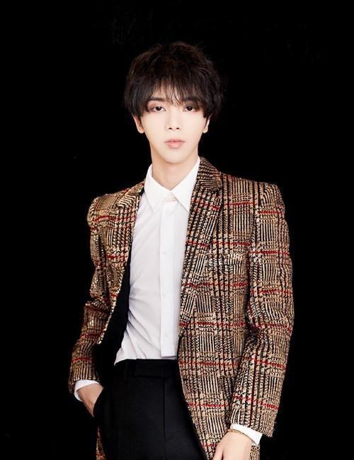 独家爆料在线观看免费更新时间 =明星明星宣布新作,免费在线观看时间大揭秘！